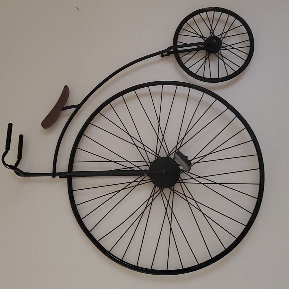 Metal old fashioned bike(1). Black 24 in height 27 in width